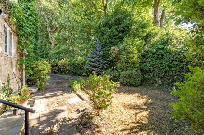 4 bed Detached for sale Image 8