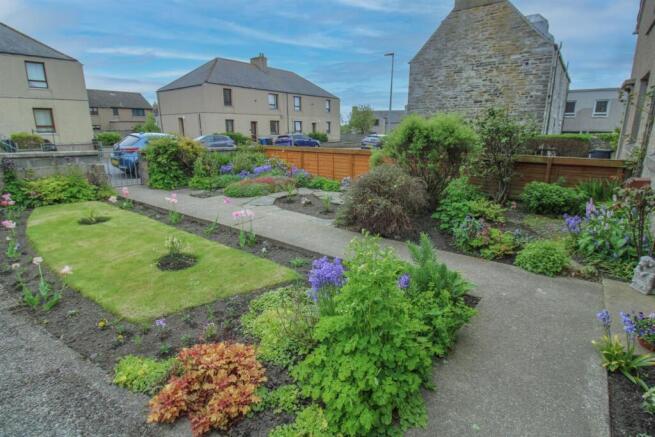 FRONT GARDEN