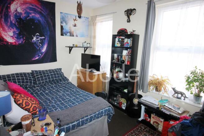 5 bed House to rent Image 7