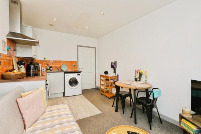 1 bed Flat for sale Image 6