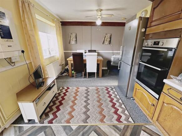 KITCHEN/DINER
