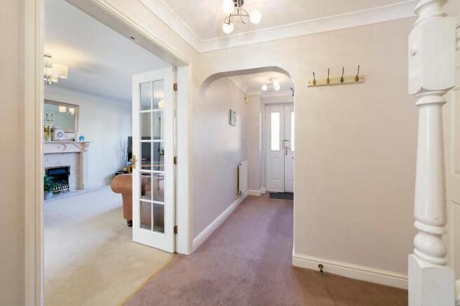 5 bed Detached for sale Image 9
