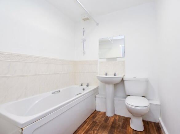 2 bed Ground Flat for sale Image 8