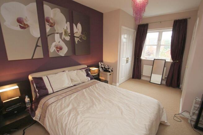 bedroom 1.JPG