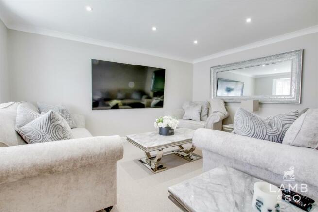 LOUNGE: