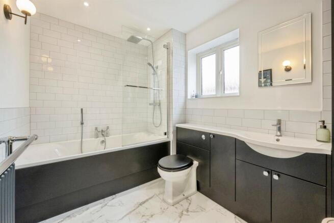 4 bed Terraced Bungalow for sale Image 4