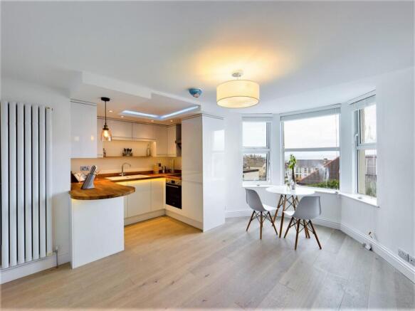 Flat 4, 8 Bay View Terrace Lounge/Kitchen