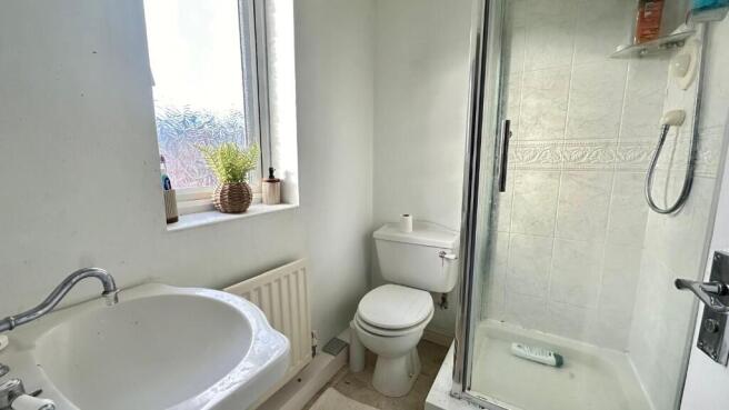5 bed Detached for sale Image 11