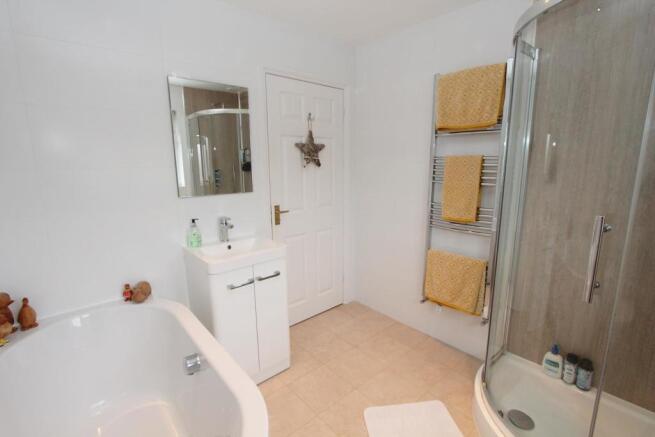 BATHROOM4.JPG