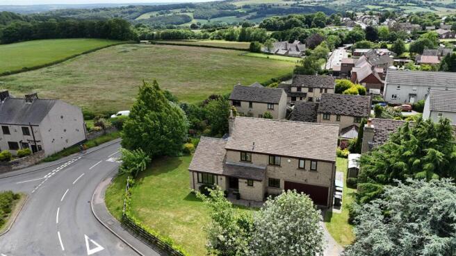 5 bed Detached for sale Image 4