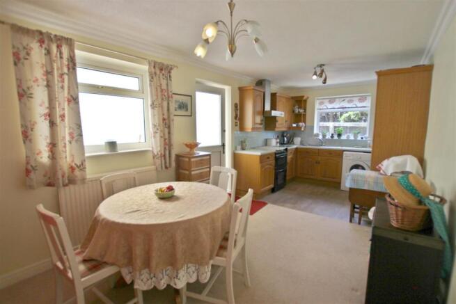 KITCHEN/ DINER