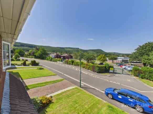 3 bed Semi-Detached for sale Image 7