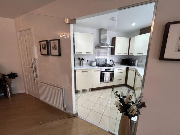 2 bed Apartment for sale Image 4