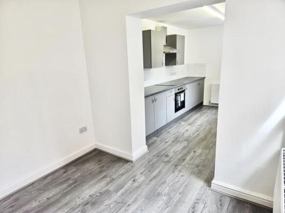 3 bed Terraced to rent Image 12