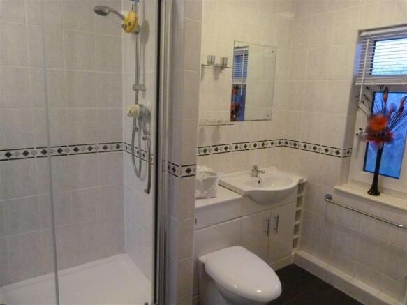SHOWER ROOM/WC