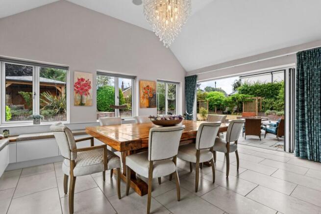 6 bed Detached for sale Image 8