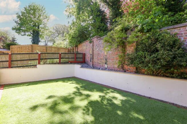 4 bed Semi-Detached for sale Image 4