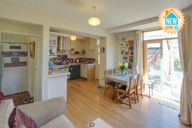 KITCHEN / DINING / DAY ROOM: