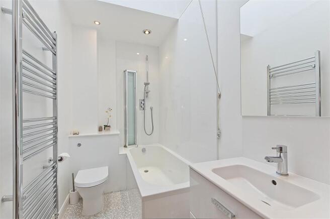 Bathroom.jpg