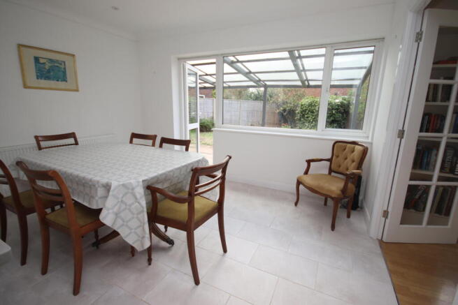 Auckland Close, Maidenhead photo 4