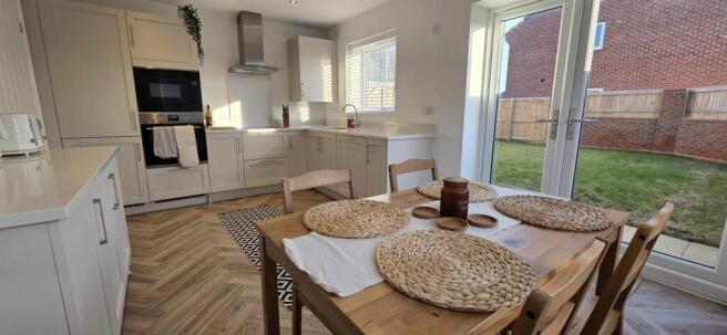 KITCHEN DINER