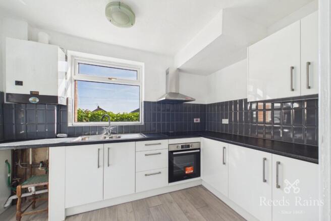 3 bed Semi-Detached to rent Image 4