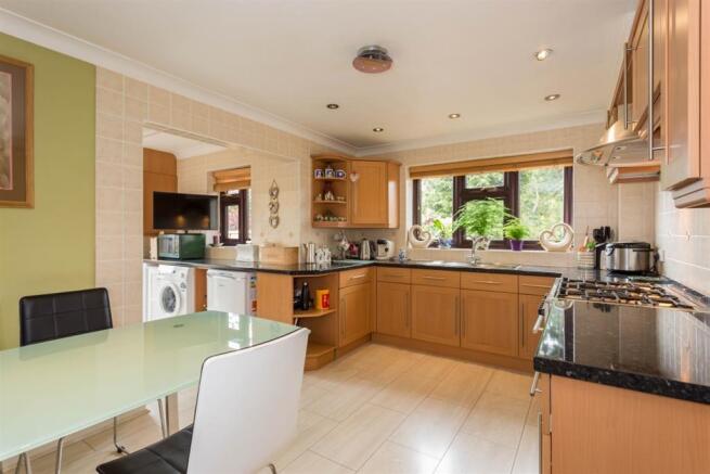 Kitchen/ Breakfast Room
