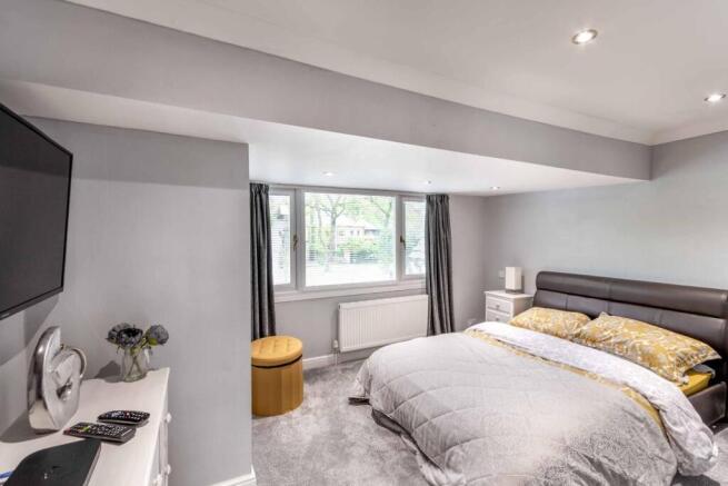 5 bed Detached for sale Image 4