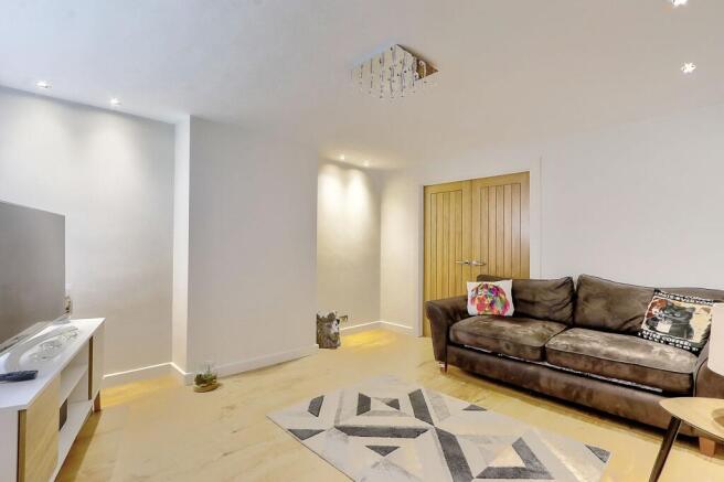 4 bed Semi-Detached to rent Image 10