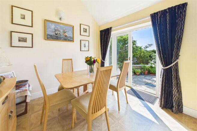 4 bed Bungalow for sale Image 6