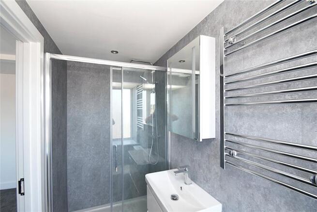2 bed Penthouse to rent Image 10