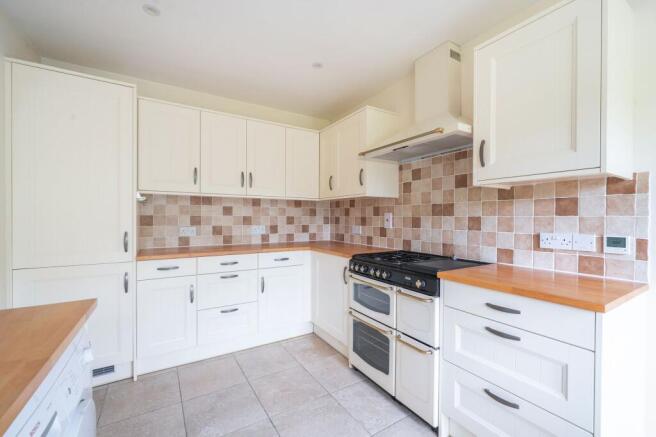 Crownfields, Odiham, RG29 photo 2
