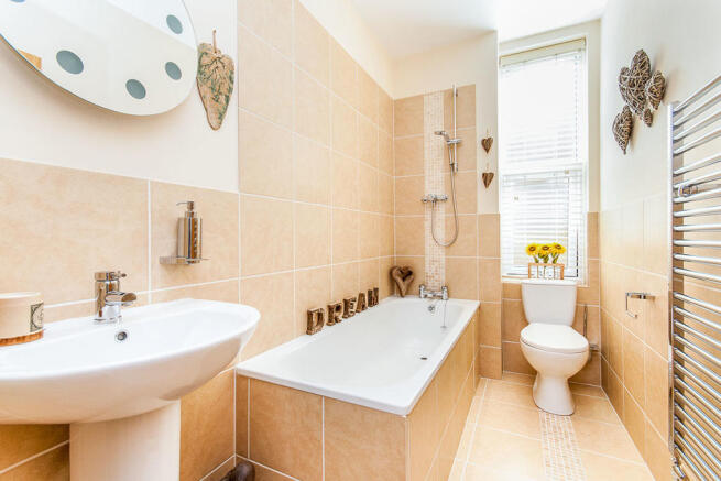 Family Bathroom / WC