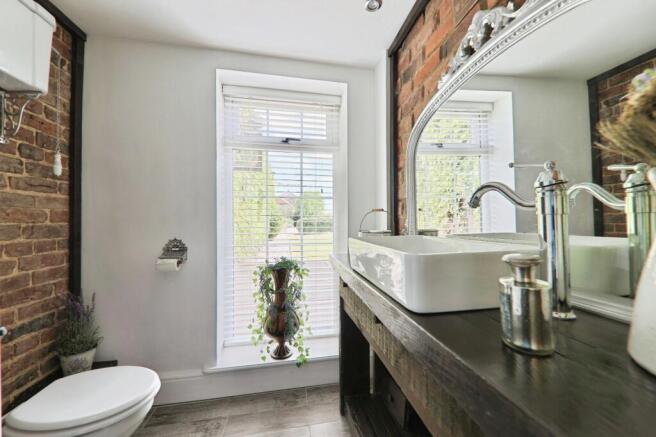 4 bed Barn Conversion for sale Image 9