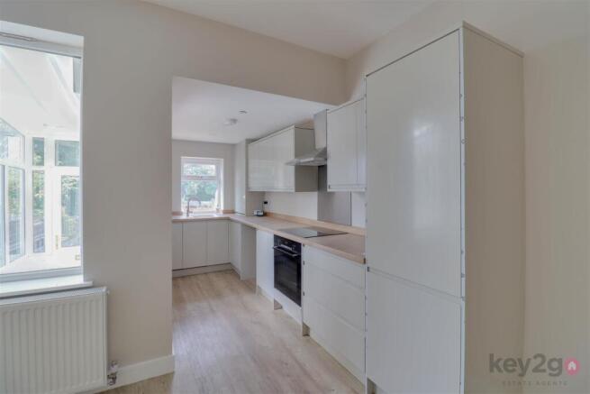 3 bed Terraced to rent Image 6