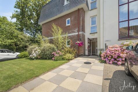 Clyne Common, Willow Court, SA3