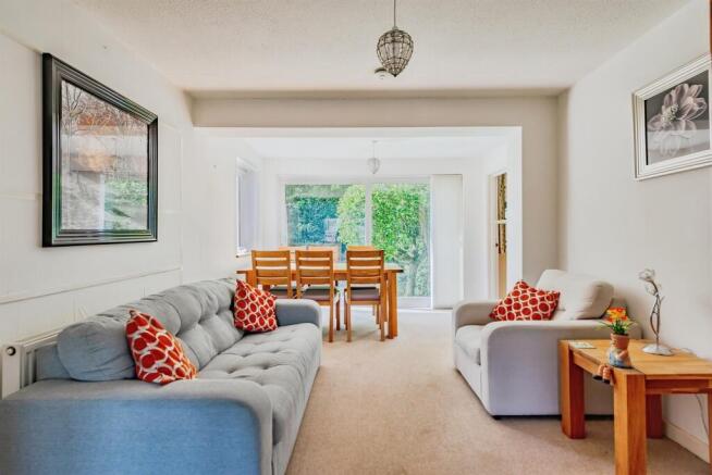 Beechey Close, Copthorne, Crawley photo 4