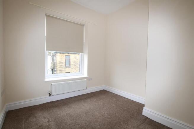 2 bed Terraced to rent Image 6