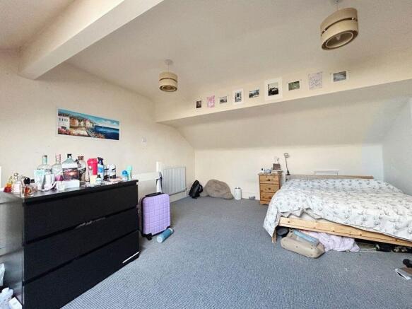 3 bed House Share to rent Image 6