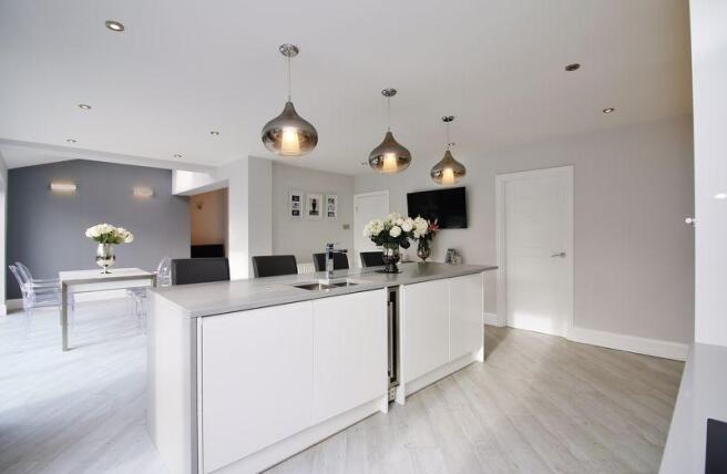 Kitchen / Brea...