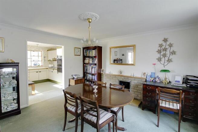 dining room 2.jpg