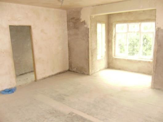 DOOR TO POT EN-SUITE