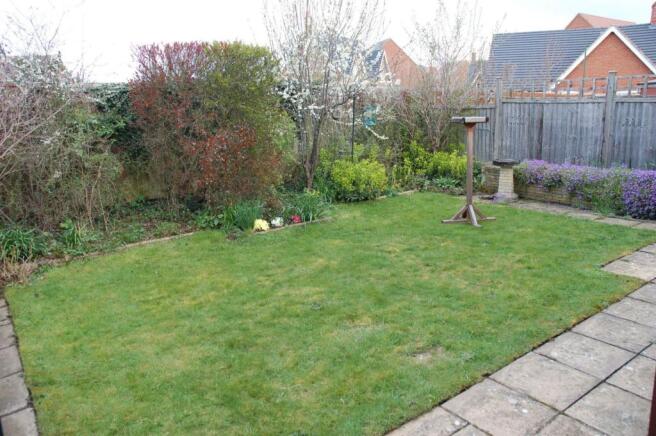 REAR & SIDE GARDENS