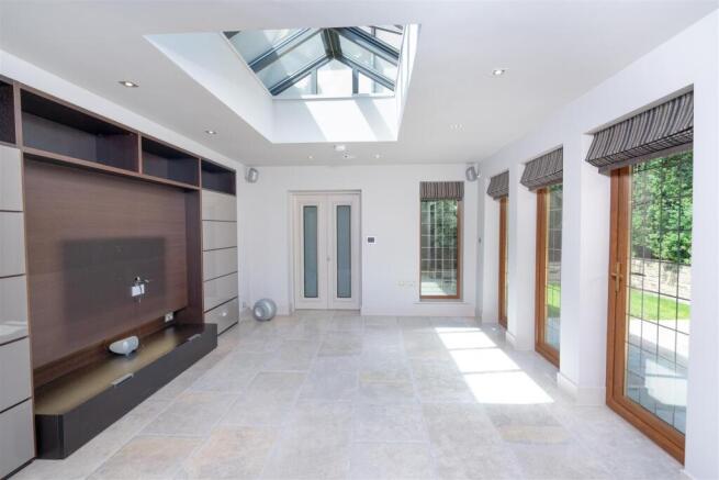 7 bed Detached for sale Image 8