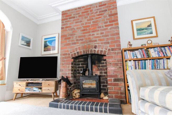 BAY FRONTED LOUNGE