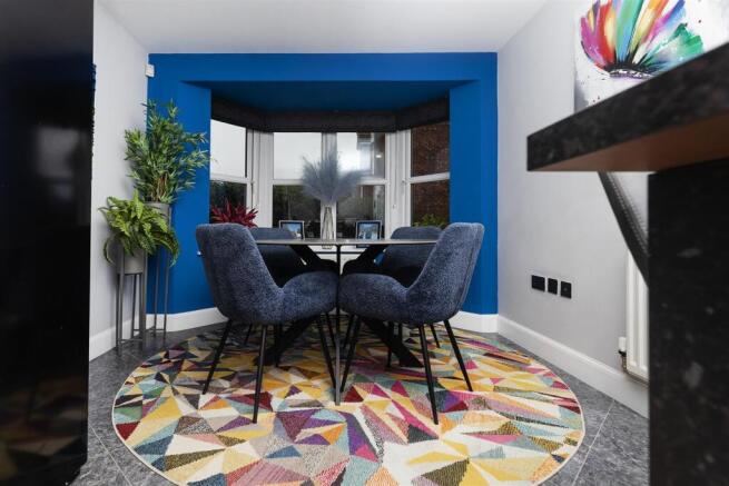 5 bed Detached for sale Image 6