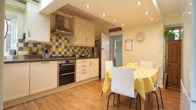 40LydgateHallCres-05.jpg