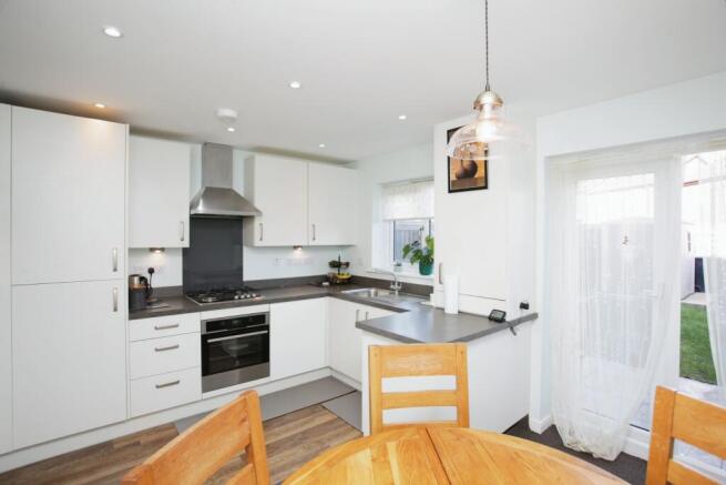 Burgundy Gardens, Leamington Spa, CV31 photo 4