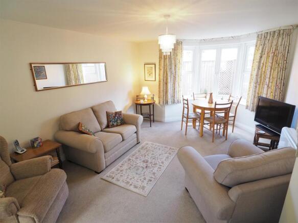 Large Bay Fronted Living Room 438