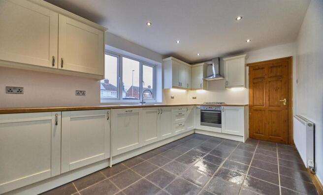 78 Featherston Drive BB 4.jpg